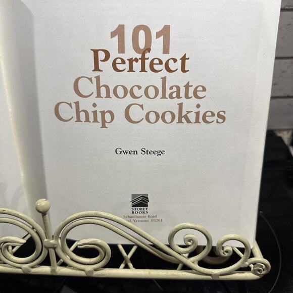 101 Perfect Chocolate Chip Cookies: 101 Melt-in-Your-Mouth Recipes by Gwen W. St - Picture 5 of 9